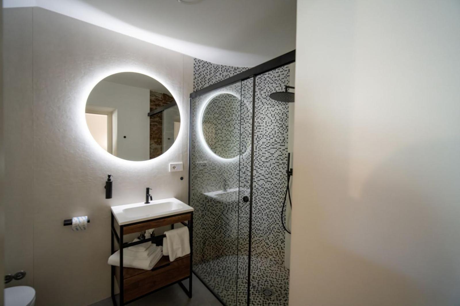 Guesthouse Diwine Merano Exteriér fotografie Bathroom with shower enclosure