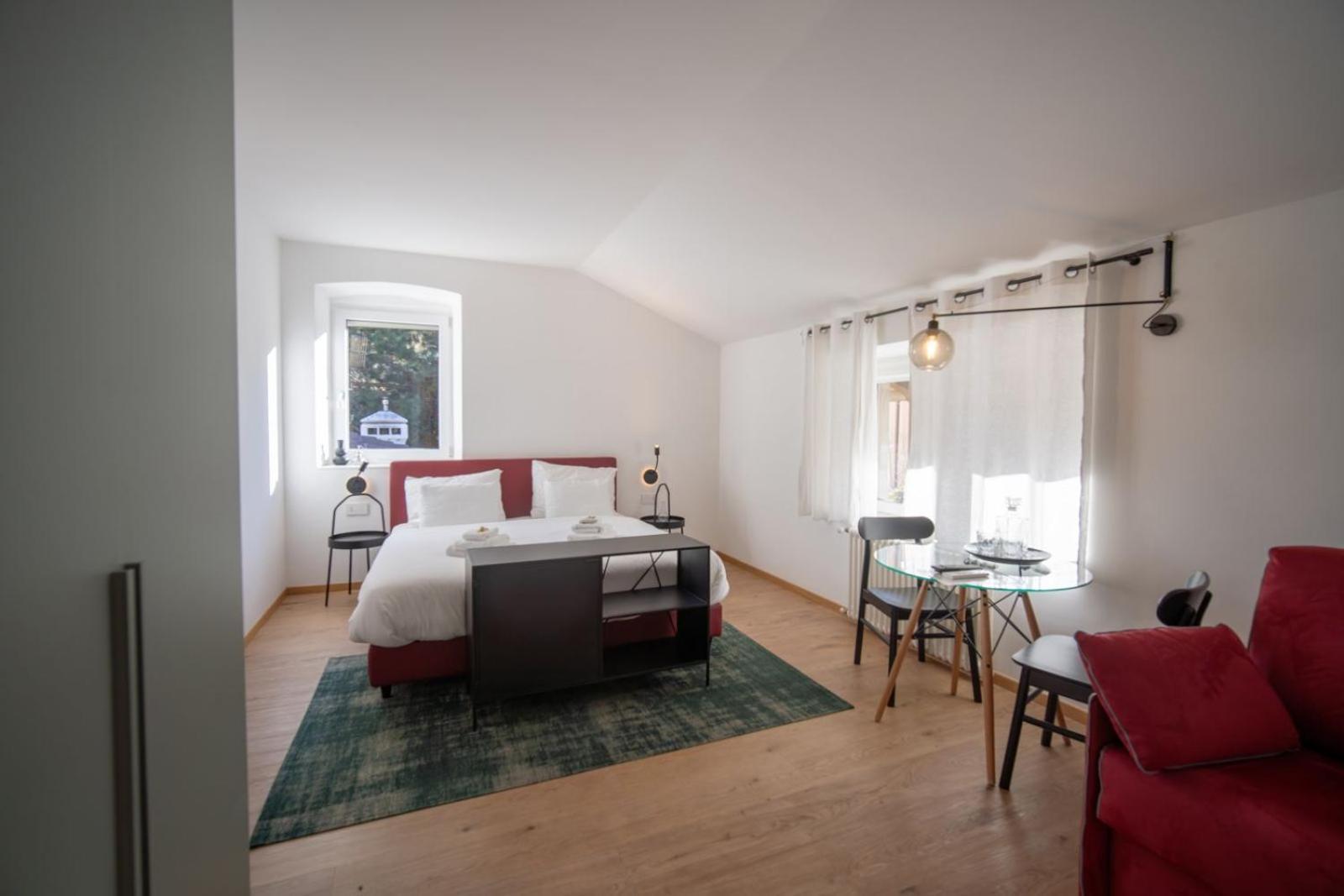 Guesthouse Diwine Merano Exteriér fotografie A studio apartment in Lisbon, Portugal